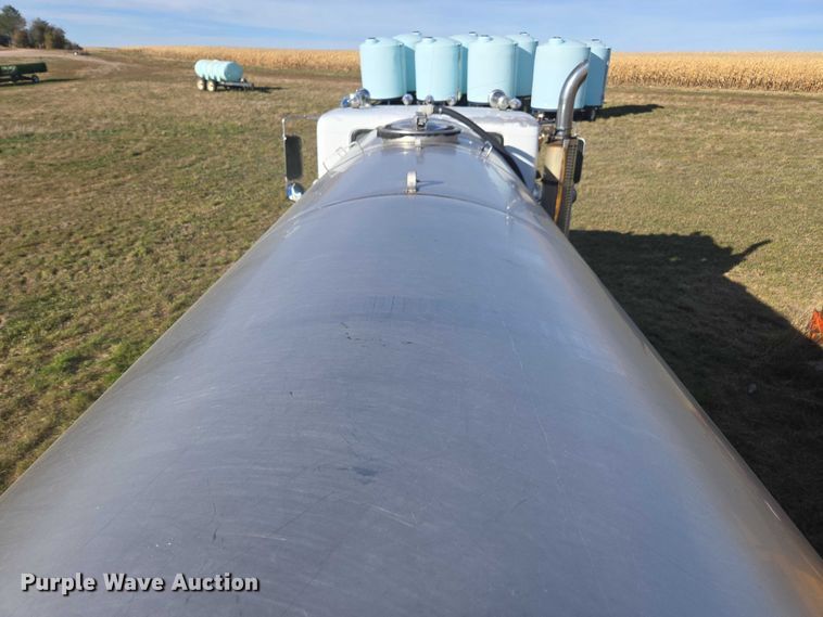 image for item DT4535 1977 GMC General tank truck