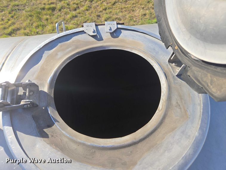 image for item DT4535 1977 GMC General tank truck