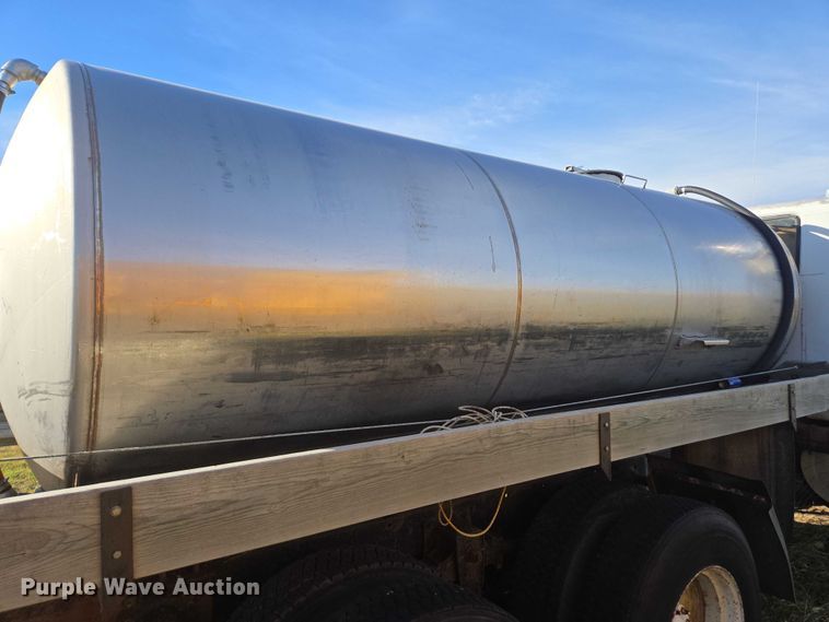 image for item DT4535 1977 GMC General tank truck