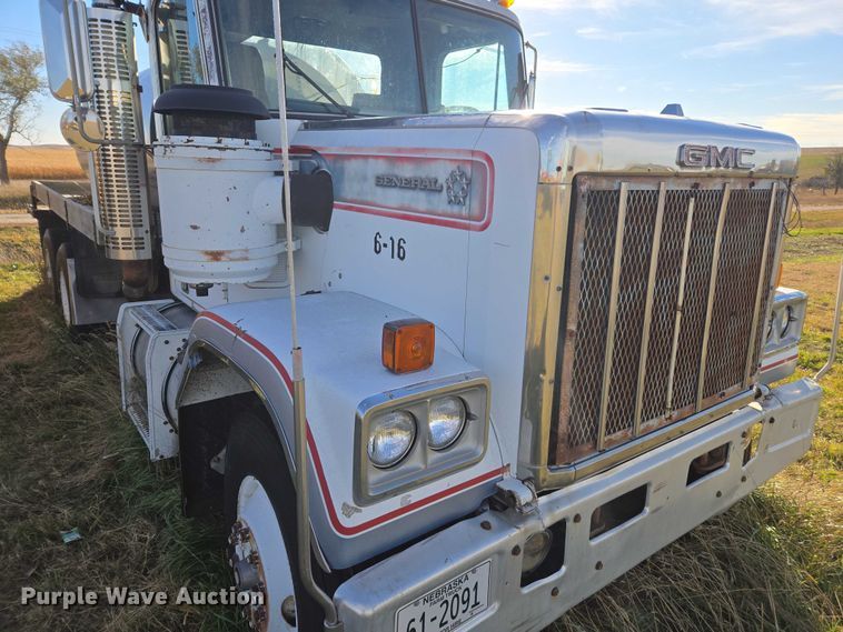 image for item DT4535 1977 GMC General tank truck