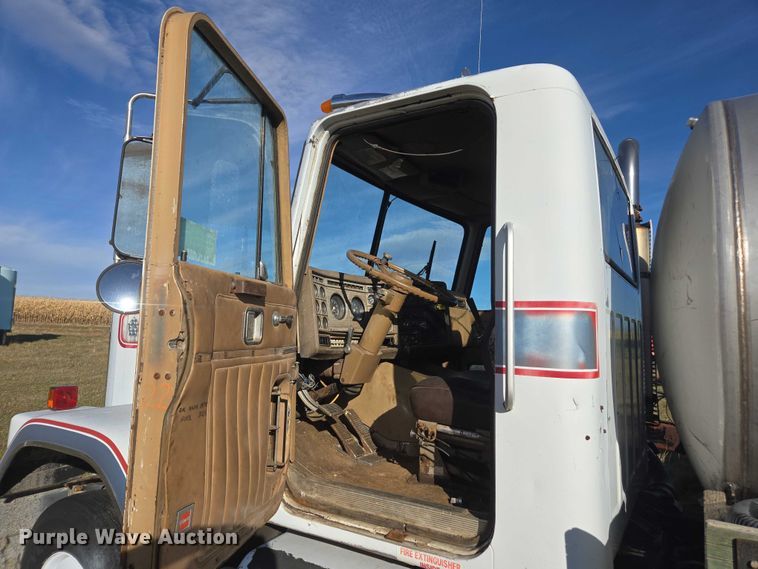 image for item DT4535 1977 GMC General tank truck