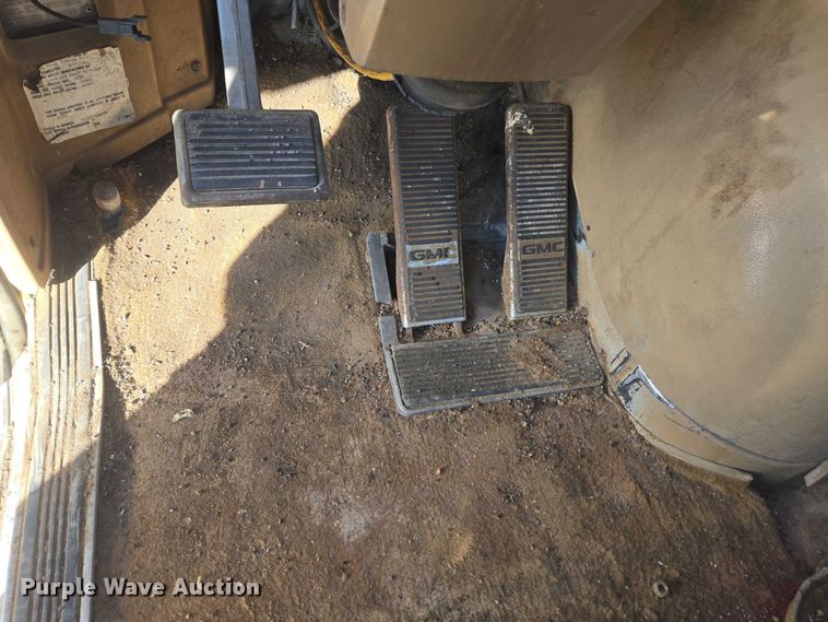 image for item DT4535 1977 GMC General tank truck