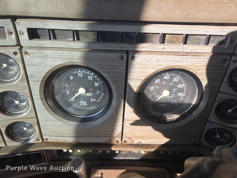 image for item DT4535 1977 GMC General tank truck