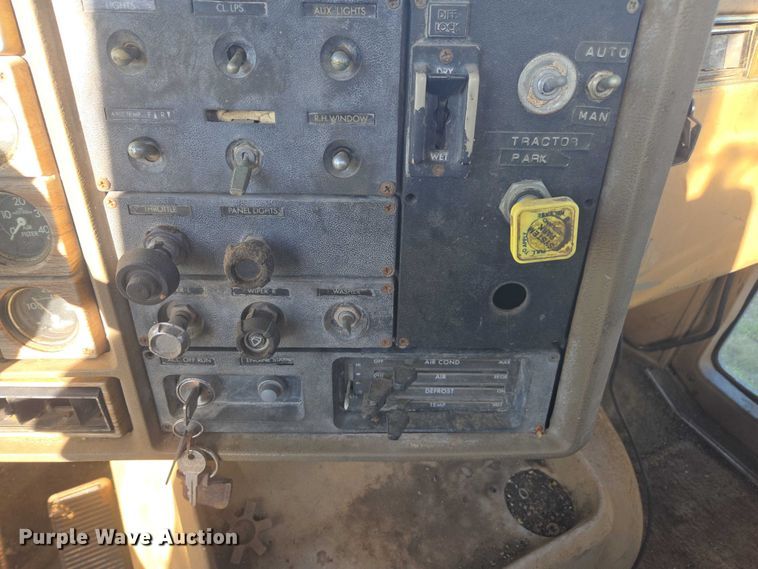 image for item DT4535 1977 GMC General tank truck