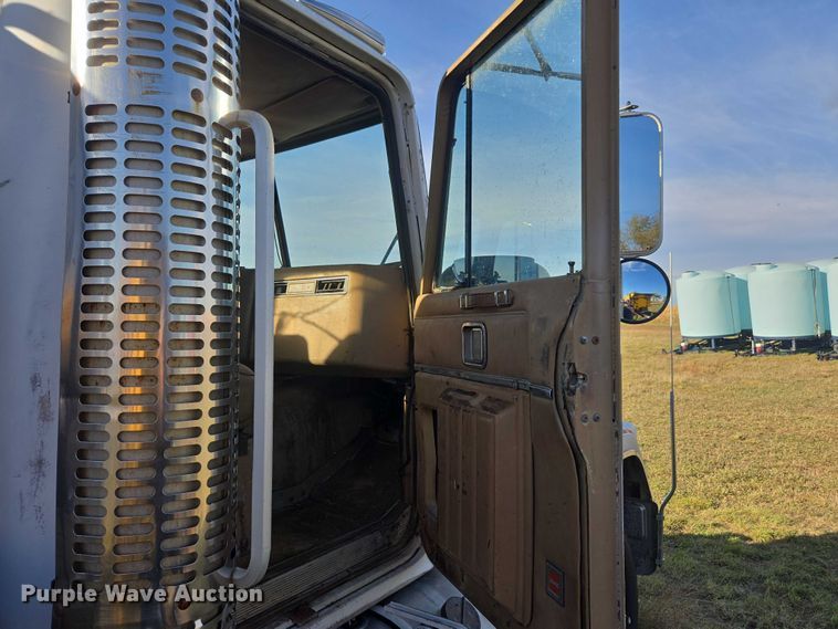 image for item DT4535 1977 GMC General tank truck