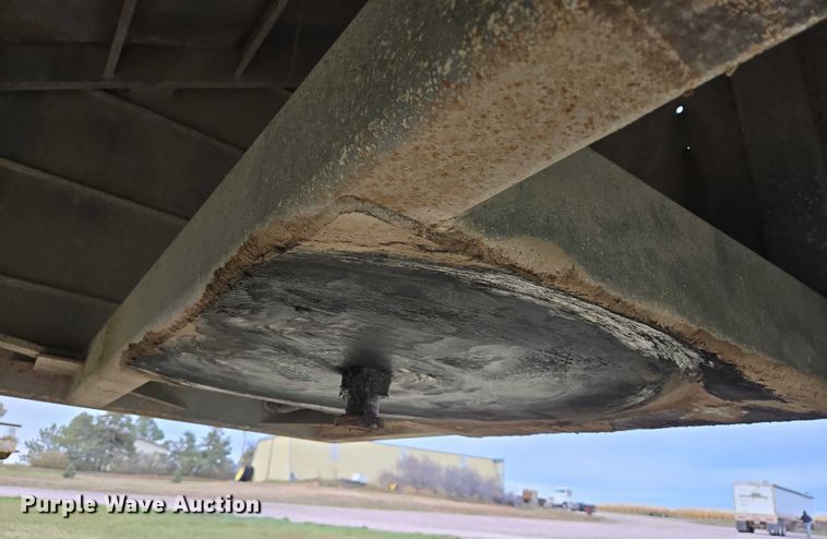 image for item DT4539 2009 Maurer grain trailer