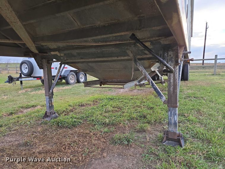 image for item DT4539 2009 Maurer grain trailer