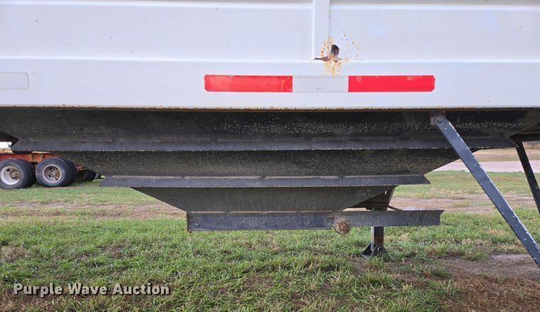 image for item DT4539 2009 Maurer grain trailer