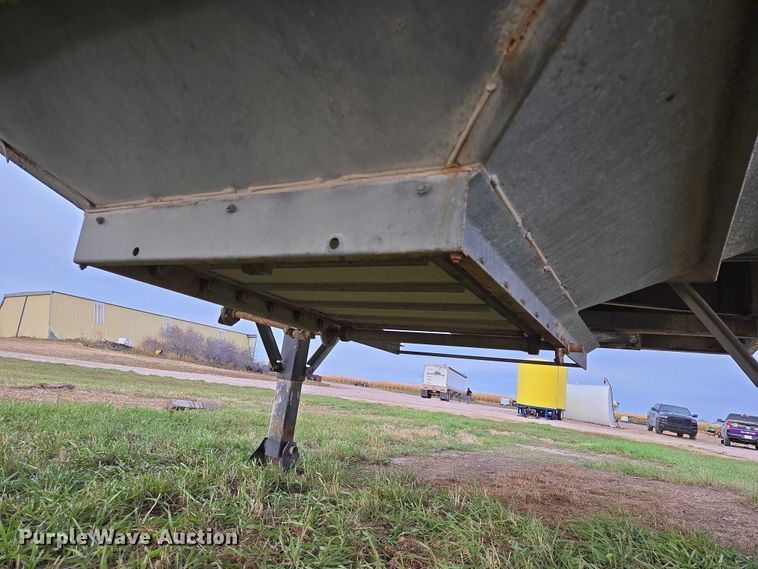 image for item DT4539 2009 Maurer grain trailer