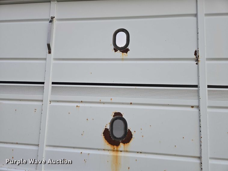 image for item DT4539 2009 Maurer grain trailer