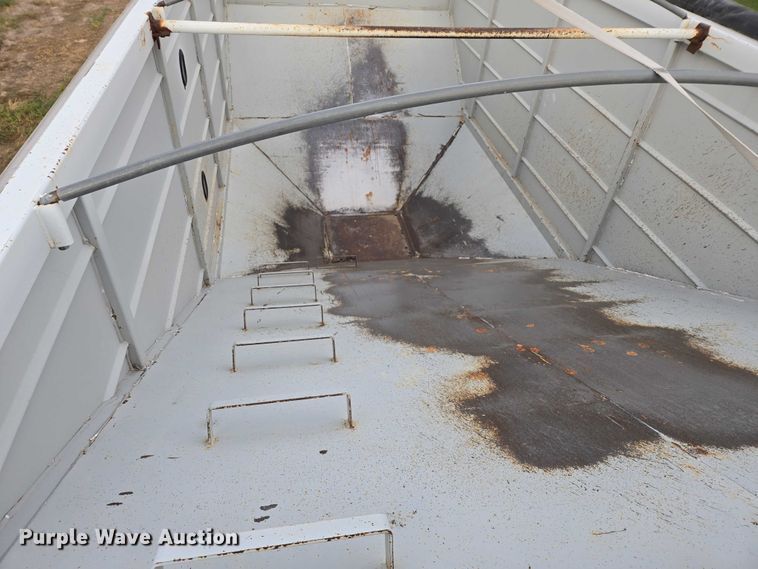 image for item DT4539 2009 Maurer grain trailer