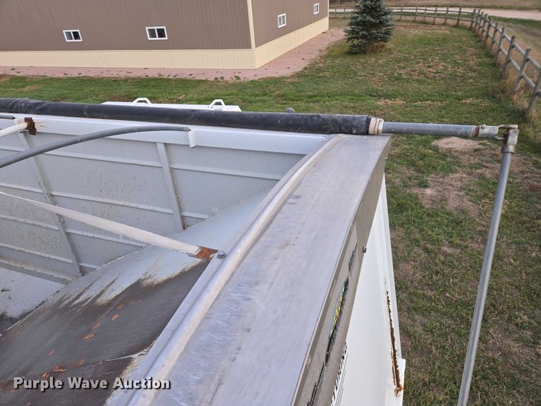 image for item DT4539 2009 Maurer grain trailer