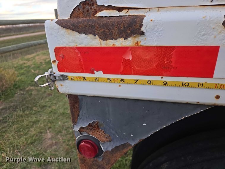 image for item DT4539 2009 Maurer grain trailer