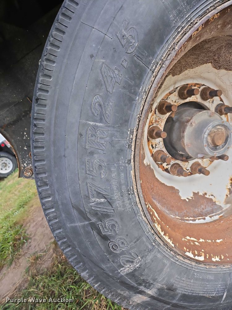 image for item DT4539 2009 Maurer grain trailer