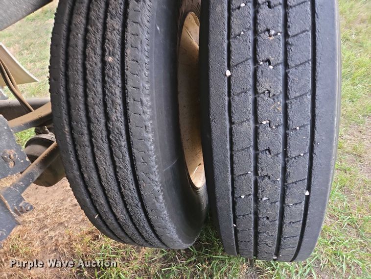 image for item DT4539 2009 Maurer grain trailer