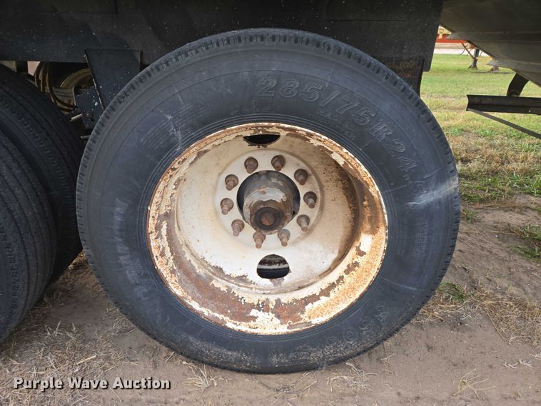 image for item DT4539 2009 Maurer grain trailer