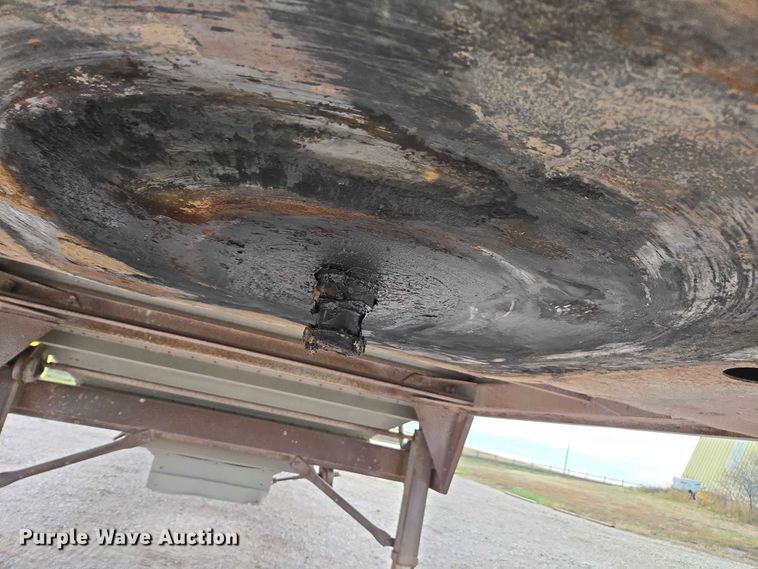 image for item DT4540 1990 Wilson DWH-200 grain trailer