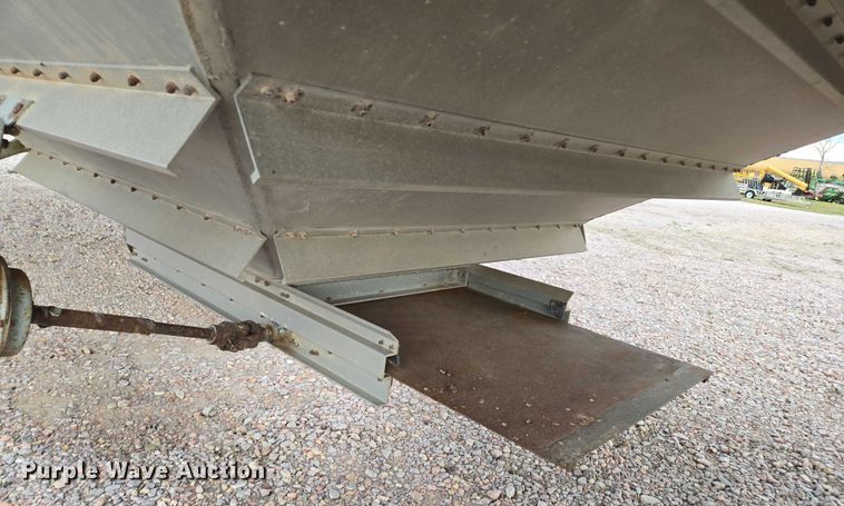 image for item DT4540 1990 Wilson DWH-200 grain trailer