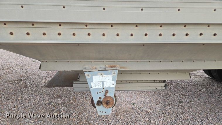 image for item DT4540 1990 Wilson DWH-200 grain trailer