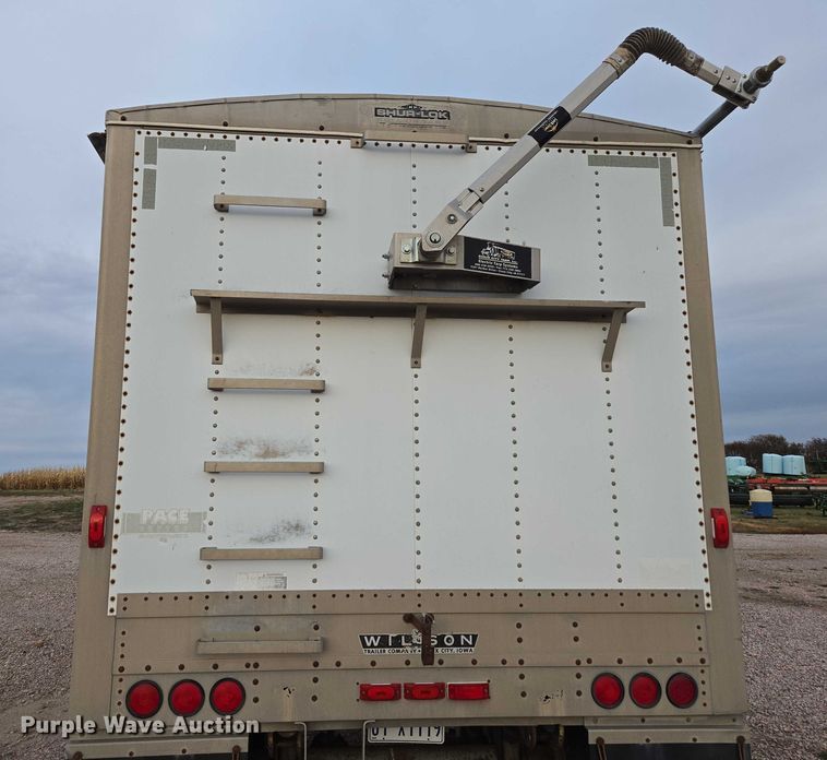 image for item DT4540 1990 Wilson DWH-200 grain trailer
