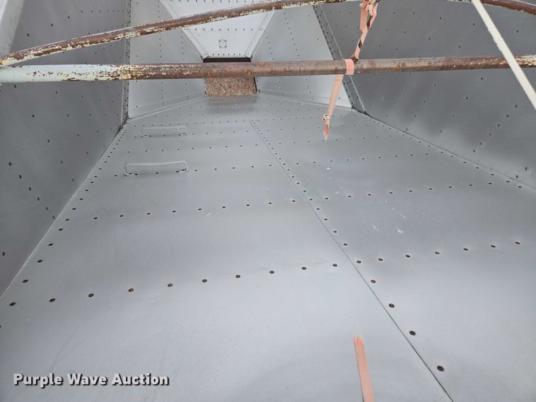 image for item DT4540 1990 Wilson DWH-200 grain trailer