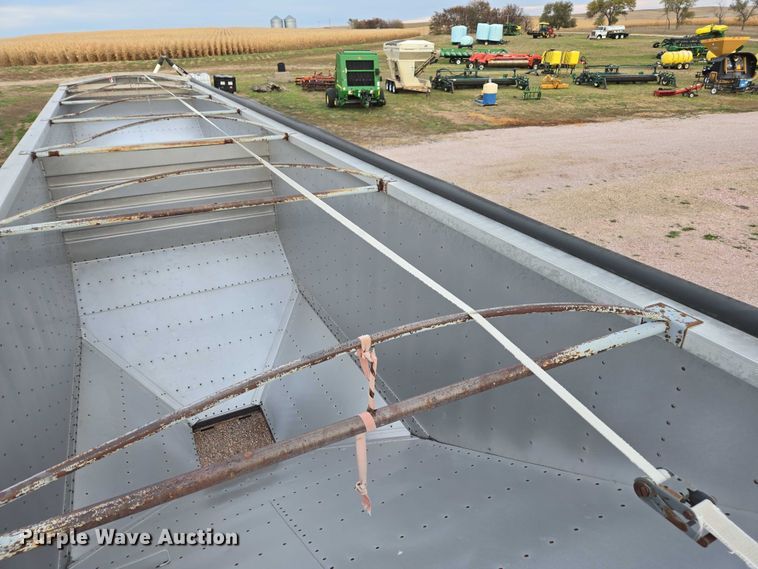 image for item DT4540 1990 Wilson DWH-200 grain trailer