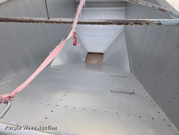 image for item DT4540 1990 Wilson DWH-200 grain trailer