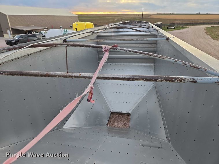 image for item DT4540 1990 Wilson DWH-200 grain trailer