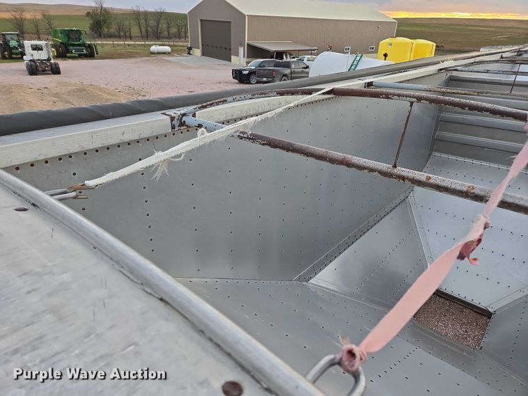 image for item DT4540 1990 Wilson DWH-200 grain trailer