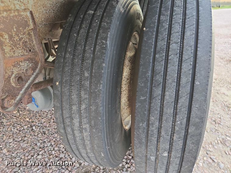 image for item DT4540 1990 Wilson DWH-200 grain trailer