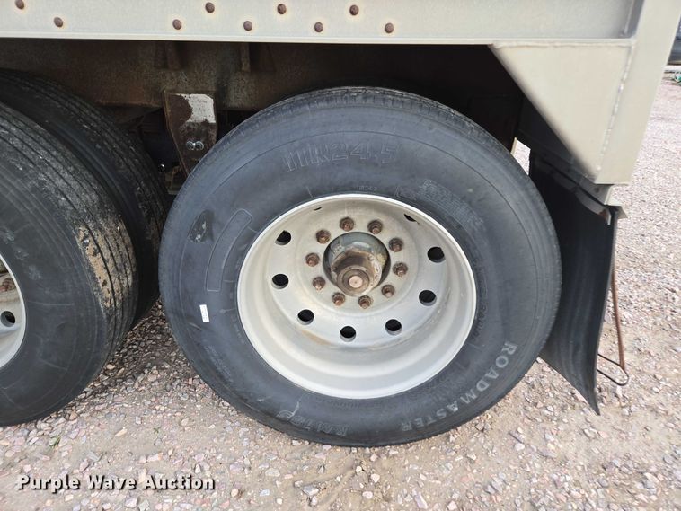 image for item DT4540 1990 Wilson DWH-200 grain trailer