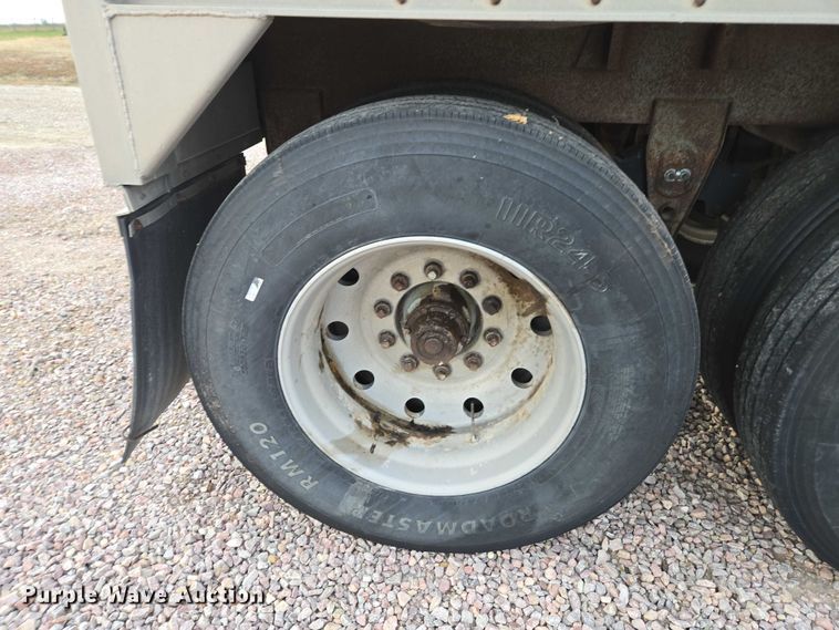 image for item DT4540 1990 Wilson DWH-200 grain trailer