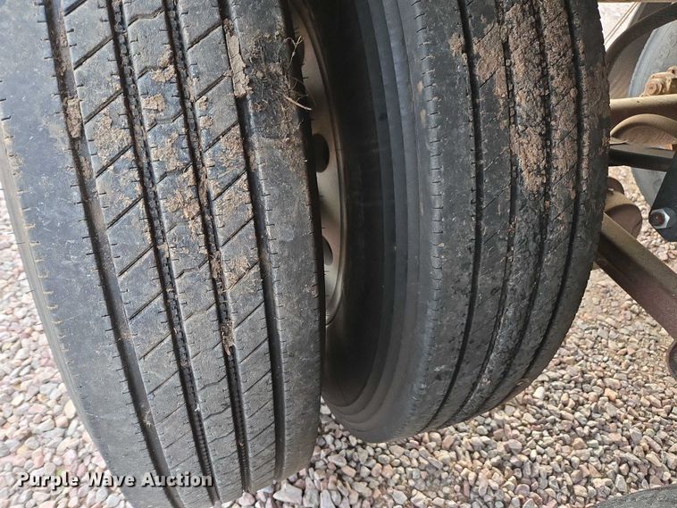 image for item DT4540 1990 Wilson DWH-200 grain trailer