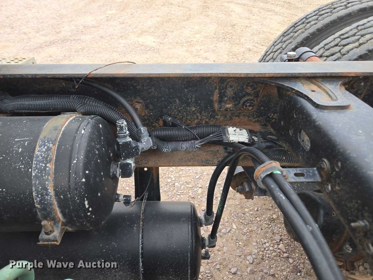 image for item DT4544 2001 Freightliner FLD semi truck