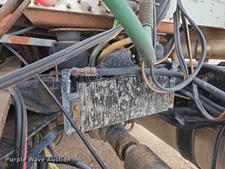 image for item DT4544 2001 Freightliner FLD semi truck