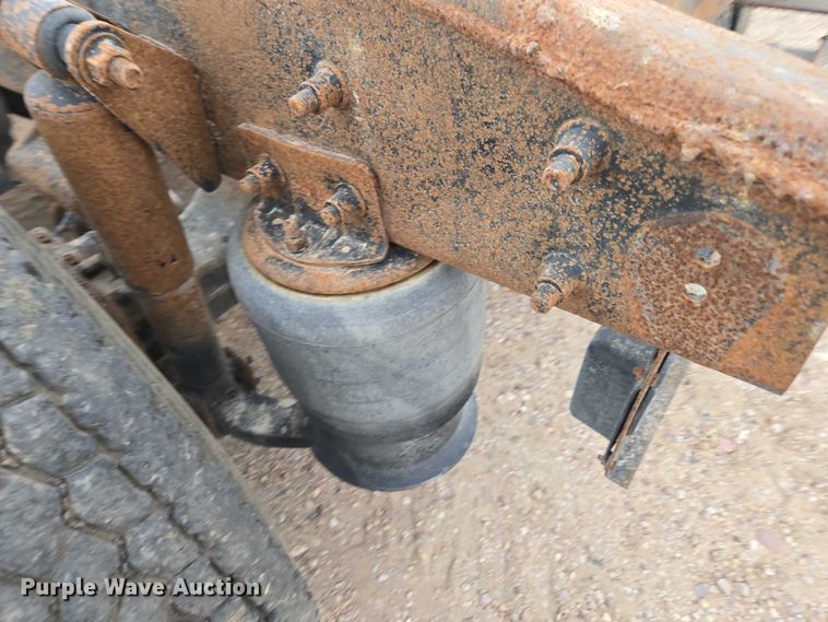 image for item DT4544 2001 Freightliner FLD semi truck