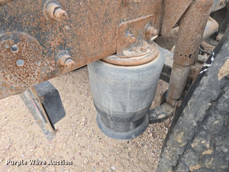 image for item DT4544 2001 Freightliner FLD semi truck