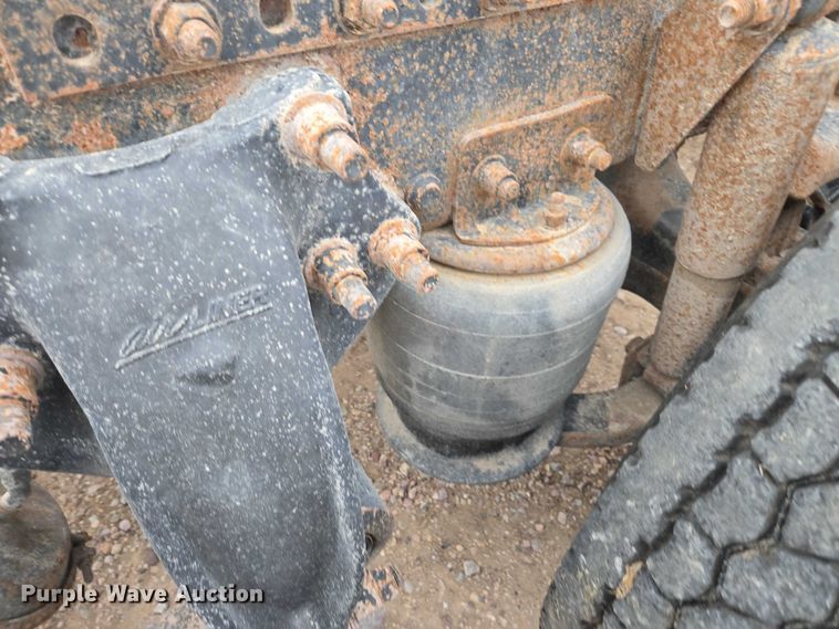 image for item DT4544 2001 Freightliner FLD semi truck