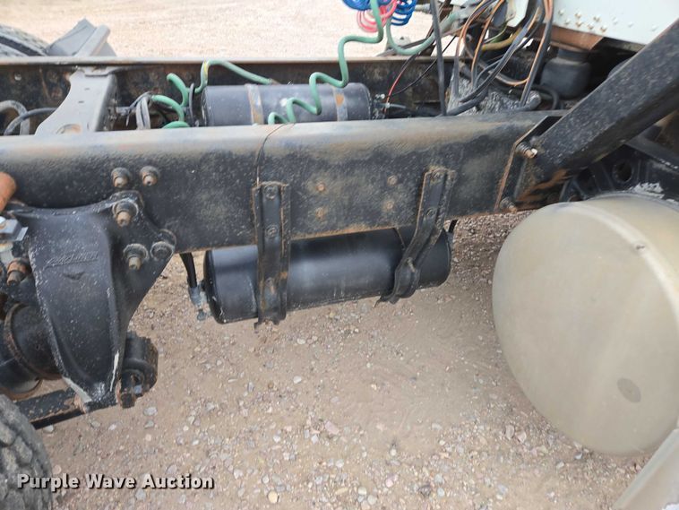 image for item DT4544 2001 Freightliner FLD semi truck