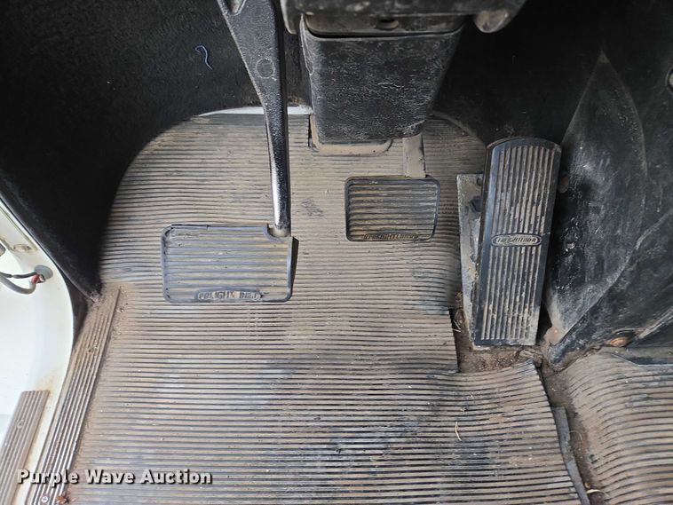 image for item DT4544 2001 Freightliner FLD semi truck