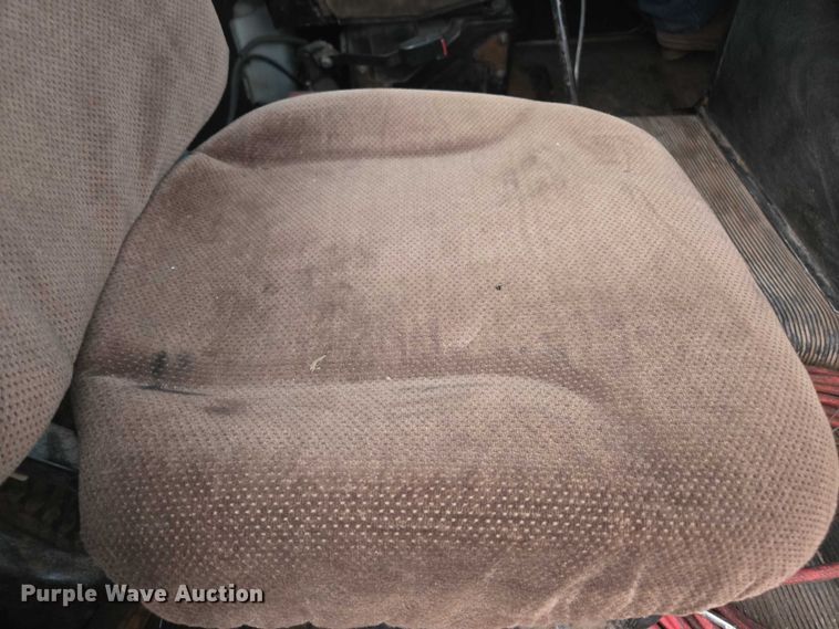 image for item DT4544 2001 Freightliner FLD semi truck