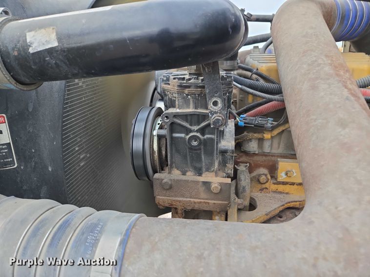 image for item DT4544 2001 Freightliner FLD semi truck