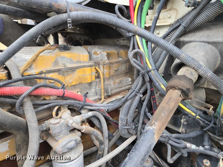 image for item DT4544 2001 Freightliner FLD semi truck