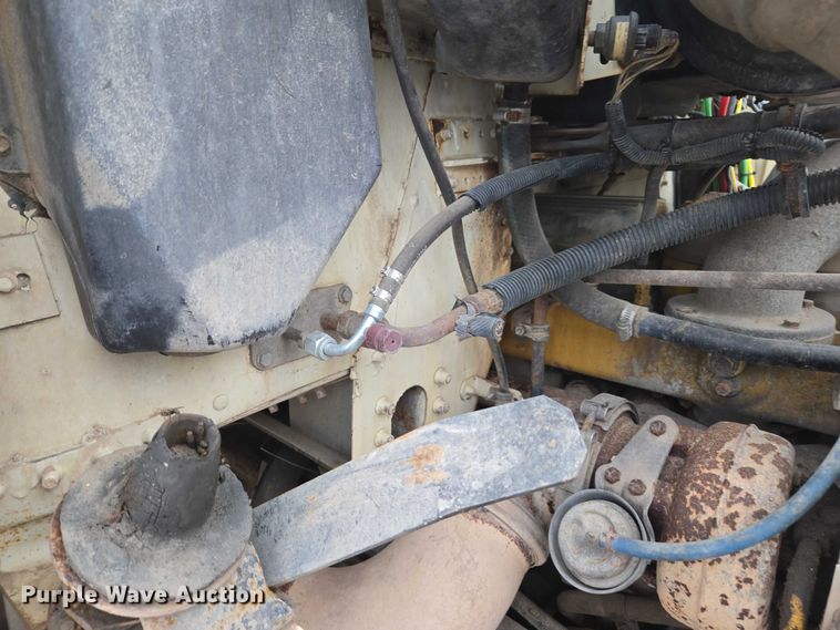 image for item DT4544 2001 Freightliner FLD semi truck