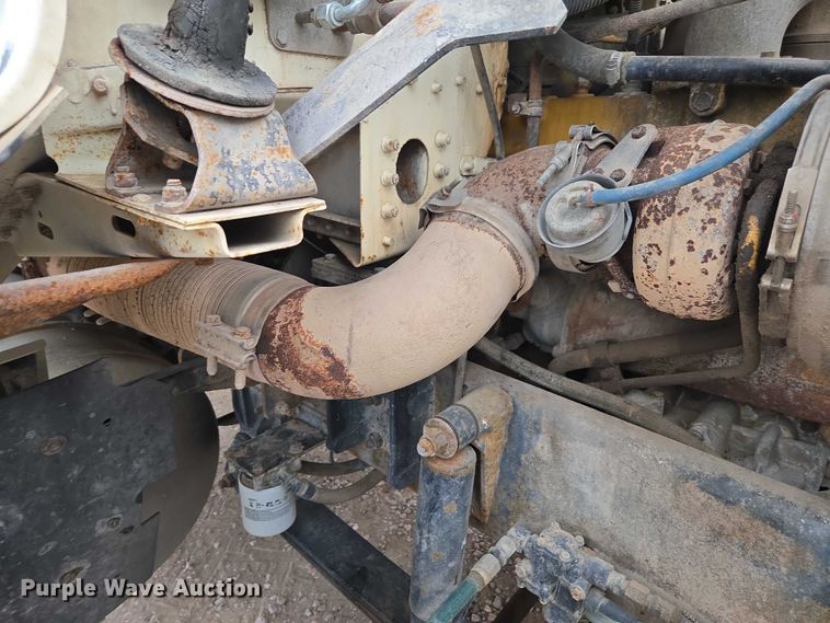 image for item DT4544 2001 Freightliner FLD semi truck