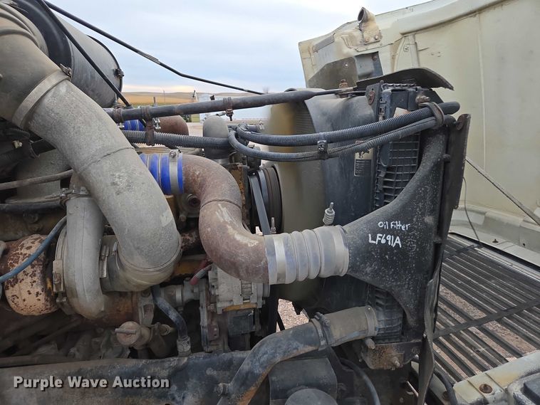 image for item DT4544 2001 Freightliner FLD semi truck