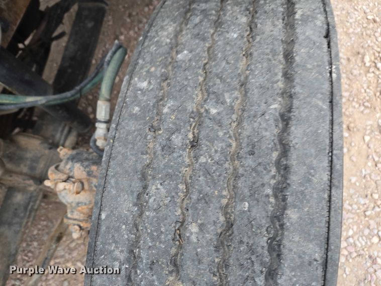 image for item DT4544 2001 Freightliner FLD semi truck