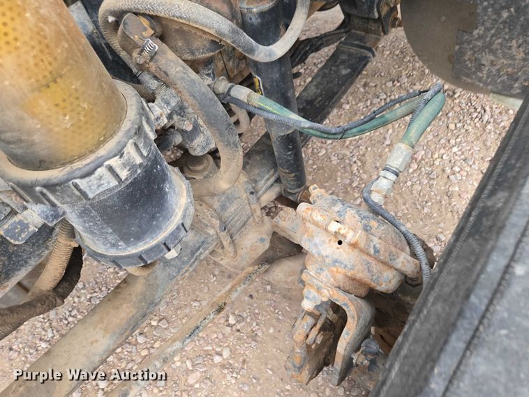 image for item DT4544 2001 Freightliner FLD semi truck