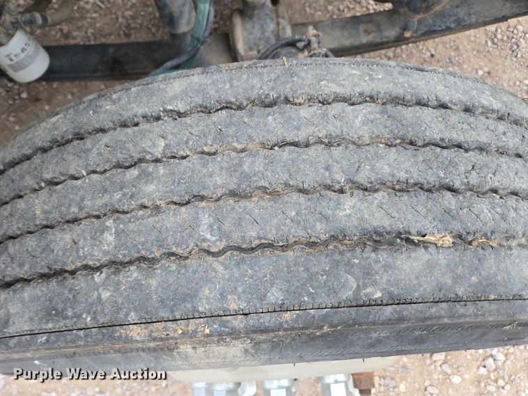 image for item DT4544 2001 Freightliner FLD semi truck