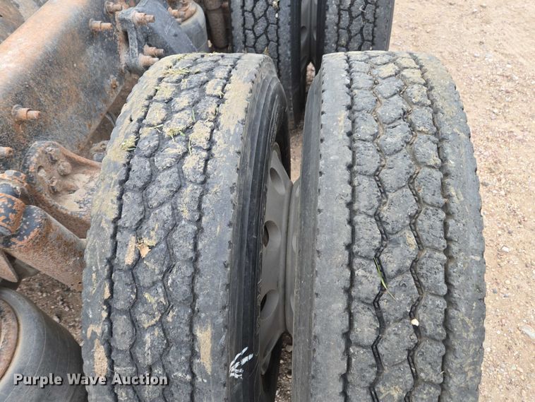 image for item DT4544 2001 Freightliner FLD semi truck